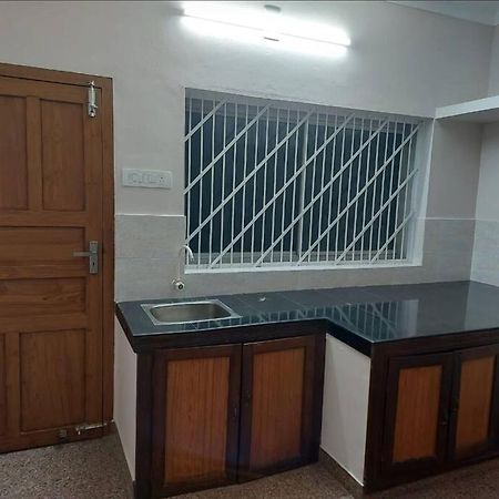 Home At Guruvayur 2 Ac Room,1 Single Bed,Kitchen 外观 照片