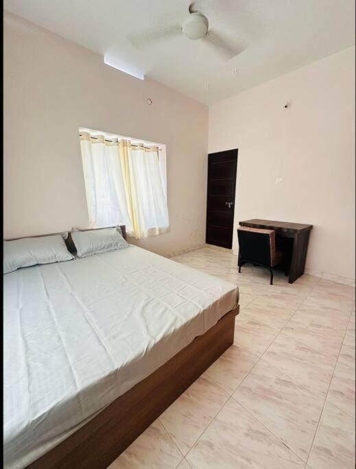 Home At Guruvayur 2 Ac Room,1 Single Bed,Kitchen 外观 照片