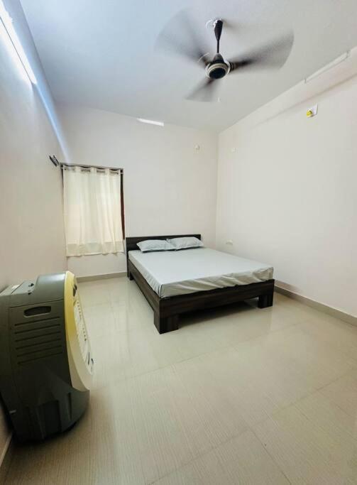 Home At Guruvayur 2 Ac Room,1 Single Bed,Kitchen 外观 照片