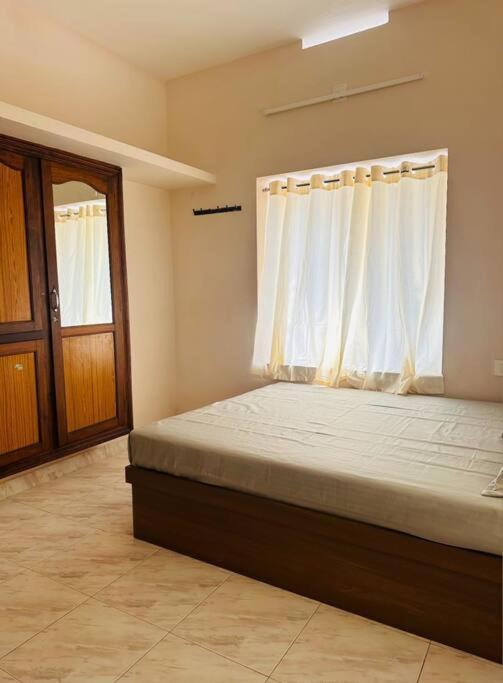 Home At Guruvayur 2 Ac Room,1 Single Bed,Kitchen 外观 照片