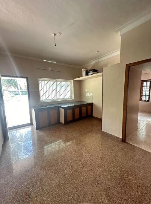 Home At Guruvayur 2 Ac Room,1 Single Bed,Kitchen 外观 照片