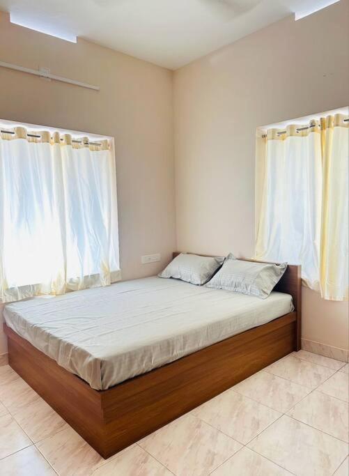 Home At Guruvayur 2 Ac Room,1 Single Bed,Kitchen 外观 照片