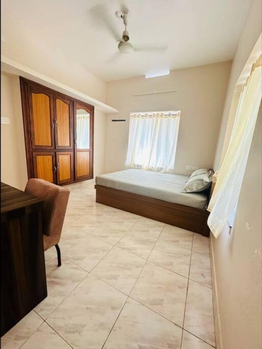 Home At Guruvayur 2 Ac Room,1 Single Bed,Kitchen 外观 照片
